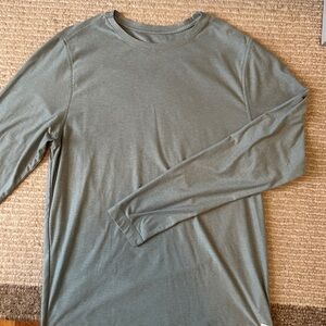 Vuori Men's Long Sleeve Crewneck Shirt